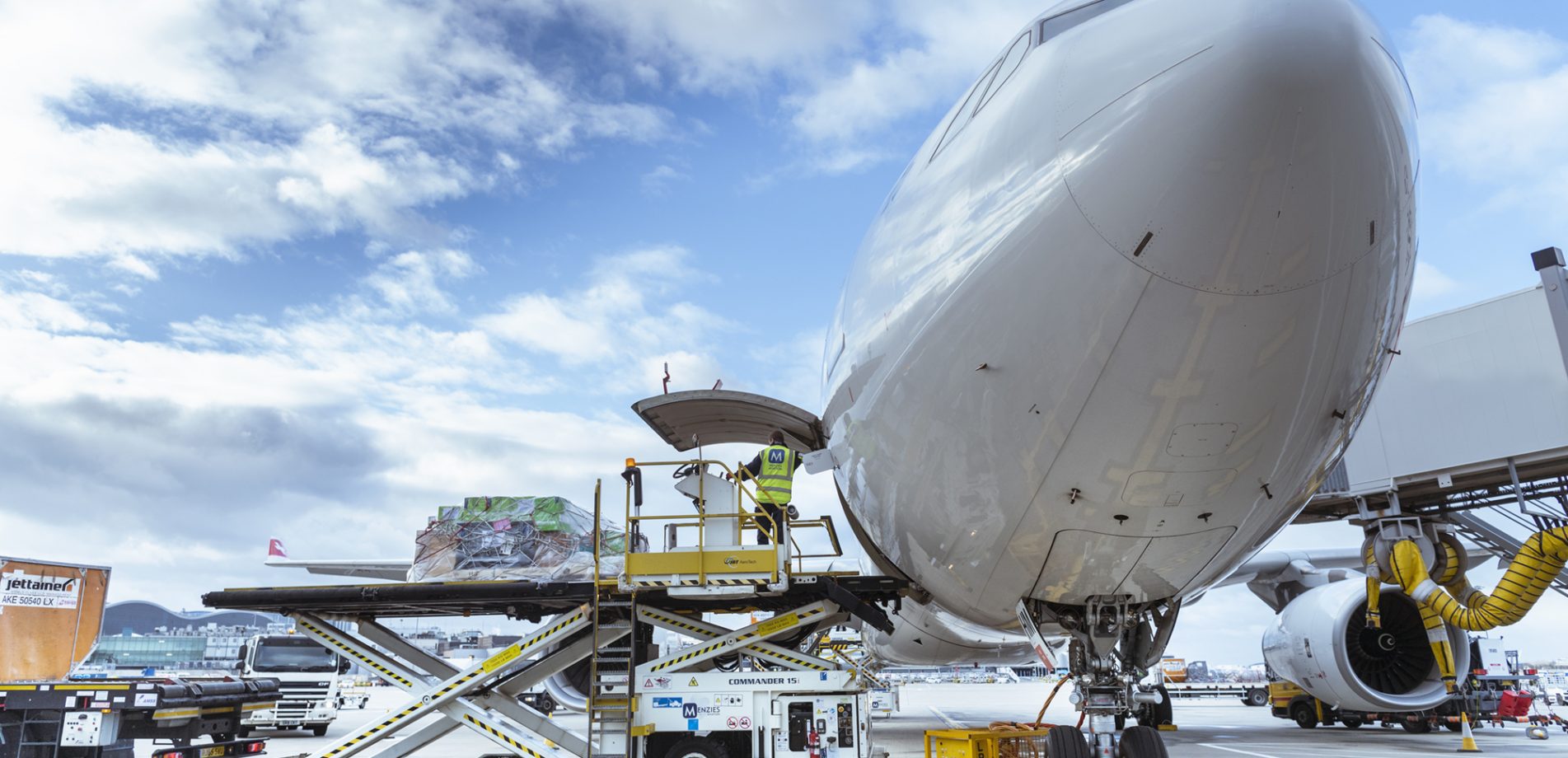 The characteristics of air freight for transporting goods