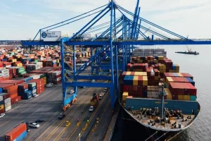 The differences between sea transportation and other modes of transporting goods