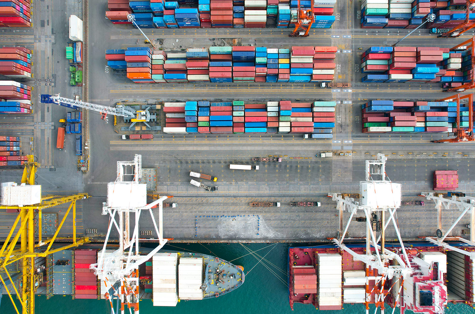 How Does the China FCL FOB Shipping Process to Spain Work?