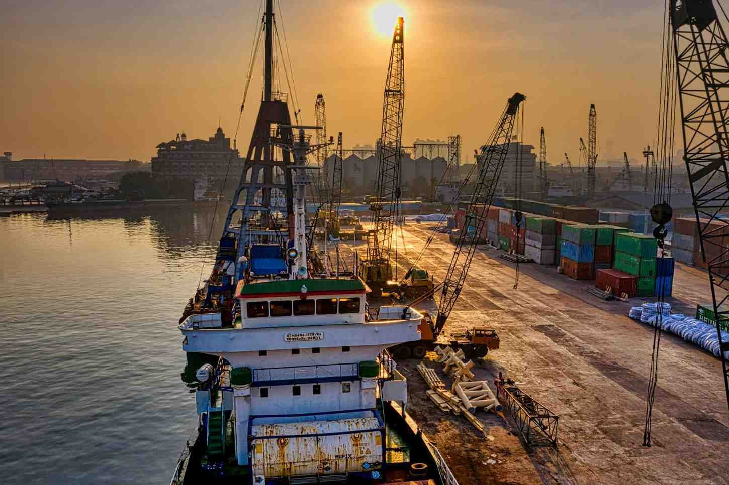 What Is the Typical Sea Freight Time from China to USA?